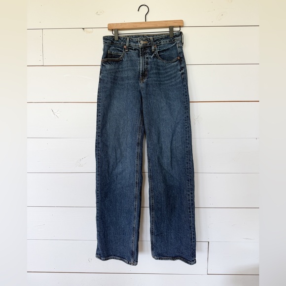 Old Navy Denim - Size 4 Sky-High Wide Leg Jeans